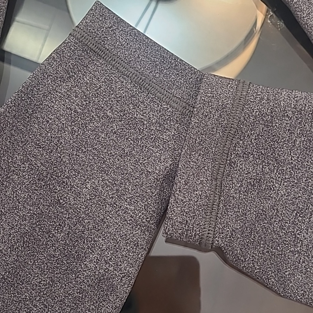LULULEMON ATHLETICA WOMEN'S HIGH RISE LEGGING PANTS LIKE NEW SIZE 8 - Picture 5 of 8